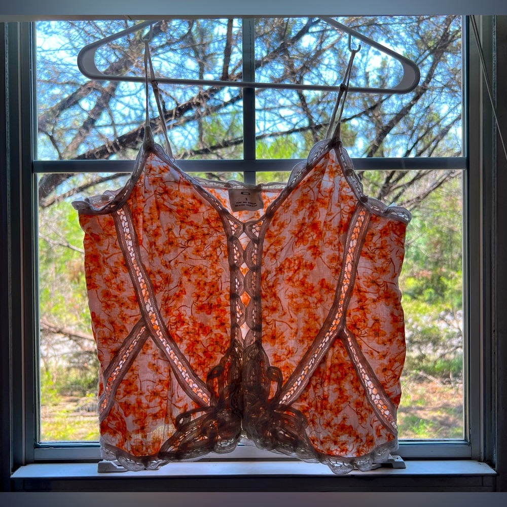 Brand: Pins&Needles 
Size: Small
Coral/pink Floral print tank top